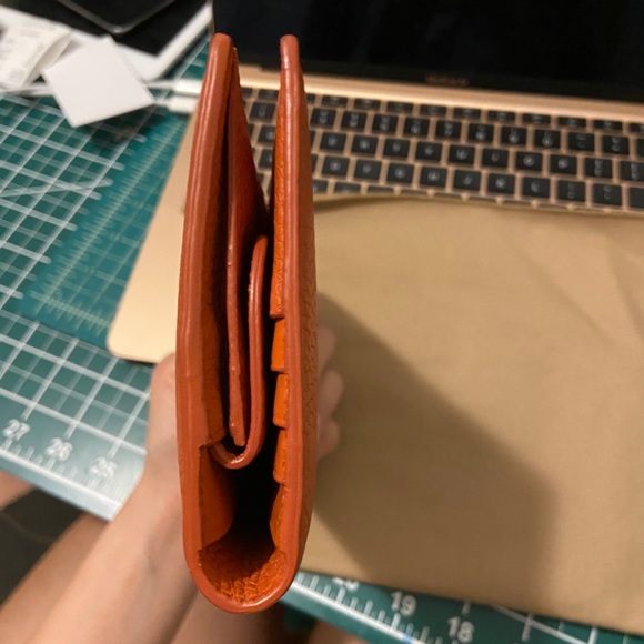 Burberry Logo Leather Wallet - Picture 5 of 7